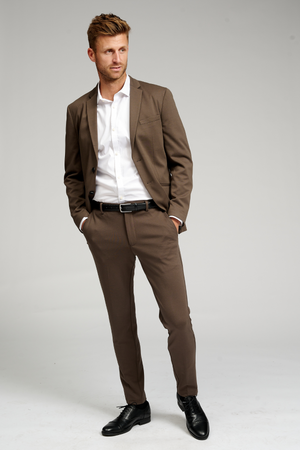 Originalet Performance Kostym (Mörkbrun) - Paketerbjudanden